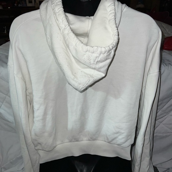 Hollister Full Zip Cropped Eyelet Hood Hoodie - Picture 7 of 11